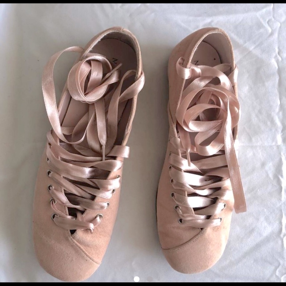 Newport News women’s pink ballet flats with ribbon laces size 5